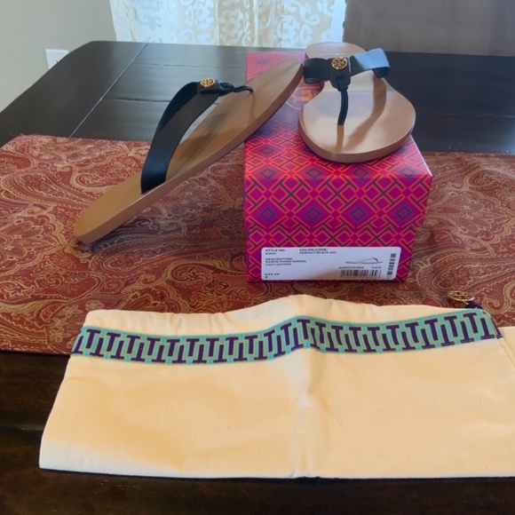 Tory Burch Manon Leather Flip Flop Sandals. - Picture 3 of 4